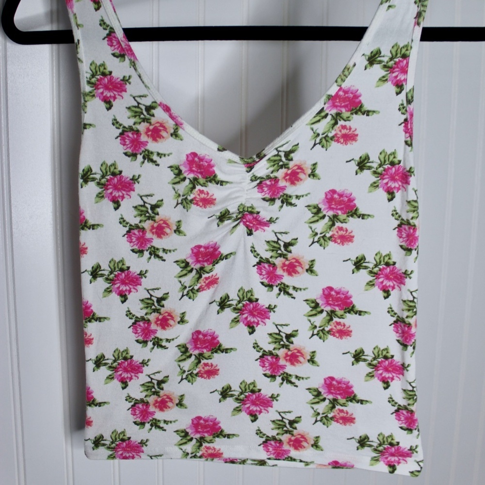 Pretty Floral Tank 🌹